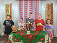 Игровая программа "Медовое яблочко"