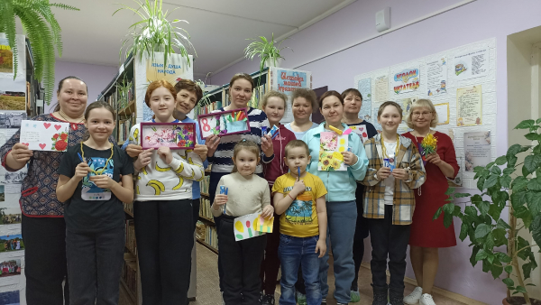 Семейная гостиная "Есть в марте самый лучший день"